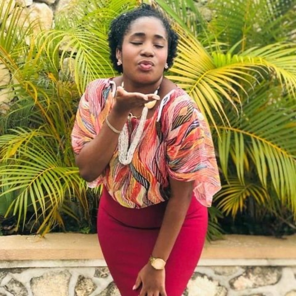 Meet your Posher, Tayette